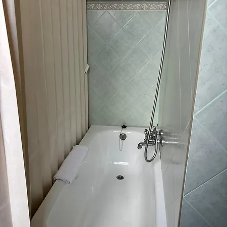 Del Rio Kır Evi Alozaina